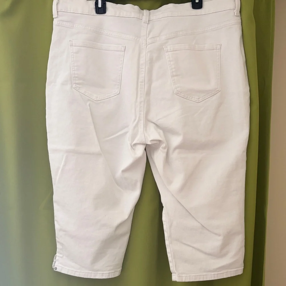 Like NEW White Denim Capri Pants 18W - Picture 3 of 4